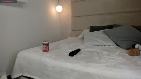 Mia online show from April 3, 7:06 am