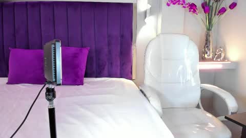 Mia Camille online show from May 25, 6:40 pm