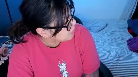 Mia online show from May 7, 3:22 am