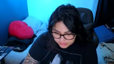Mia online show from May 11, 3:41 am