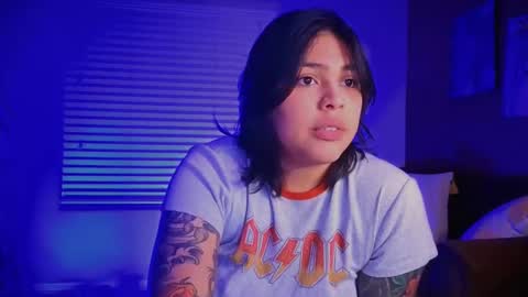 Mia online show from December 8, 12:40 am