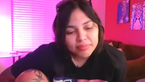 Mia online show from December 12, 4:15 am
