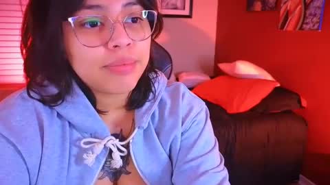 Mia online show from January 2, 3:26 am