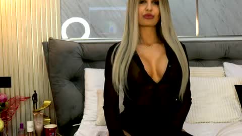 Mia online show from May 3, 10:02 pm