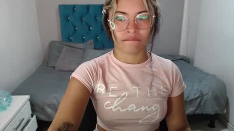 miacumgirl online show from March 20, 12:43 pm