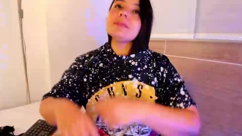 IG Yojanagomez  online show from May 12, 6:58 pm