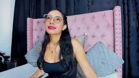 miadivinehyh online show from May 19, 12:56 pm