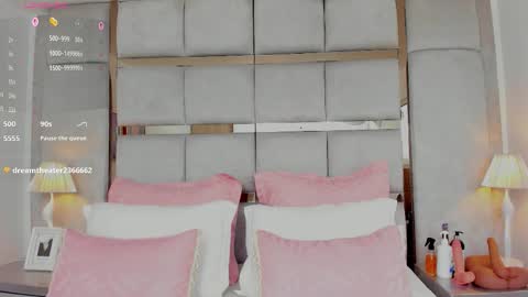 Call me Mia online show from October 16, 9:39 pm