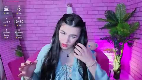 Mia online show from December 20, 8:51 am