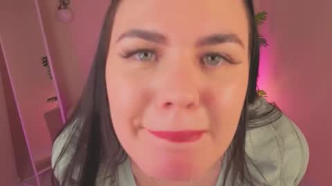 Mia online show from December 22, 9:23 am