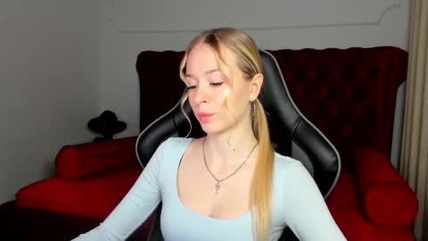 Mia online show from September 29, 5:18 pm