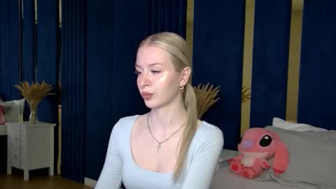 Mia online show from October 10, 5:51 pm