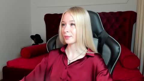 Mia online show from October 20, 7:17 pm