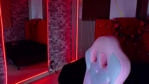 MIA VELEZ online show from February 20, 6:19 am