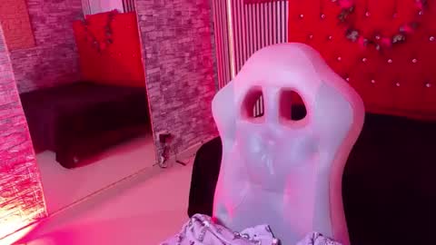 MIA VELEZ online show from February 13, 5:31 am