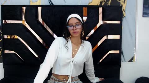 miahotcs online show from May 10, 4:31 pm