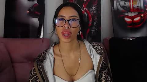 miahotcs online show from May 19, 3:41 pm