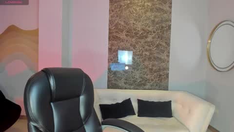 Call me Mia  online show from February 16, 7:36 pm