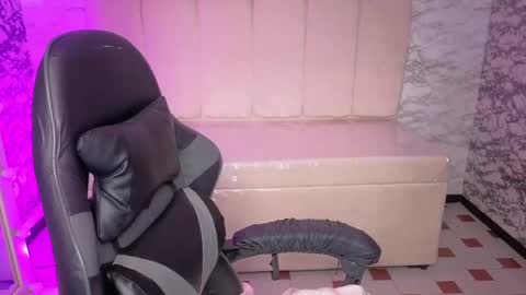 Hi Stream 1500 to 2100 online show from November 10, 8:15 pm