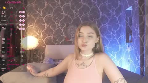 Mia online show from May 6, 10:03 pm
