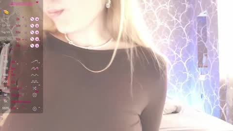 Mia online show from May 5, 3:04 pm