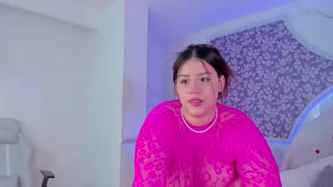 Mia   -5 7001400 Follow  online show from March 4, 12:56 pm