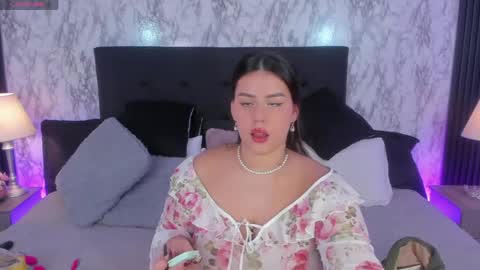 Mia   -5 7001400 Follow  online show from May 20, 1:08 pm