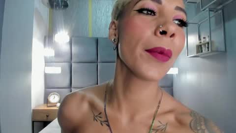 Mia Morgann online show from December 18, 11:34 am