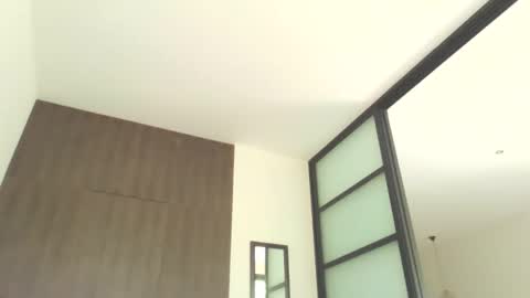 MiaMuffn online show from May 25, 5:45 pm
