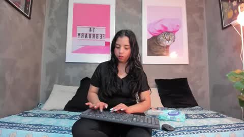 Mia online show from October 27, 10:26 pm