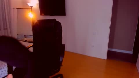 Mia online show from November 1, 7:51 pm