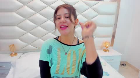 Snapshot of miaqueen021 chatting on January 27, 12:16 pm Sweetie Mia online show from January 27, 12:16 pm