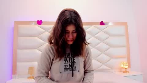 Snapshot of miaqueen021 chatting on February 14, 12:36 pm Sweetie Mia online show from February 14, 12:36 pm