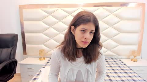 Snapshot of miaqueen021 chatting on February 6, 12:26 pm Sweetie Mia online show from February 6, 12:26 pm