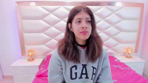 Snapshot of miaqueen021 chatting on March 8, 12:28 pm Sweetie Mia online show from March 8, 12:28 pm