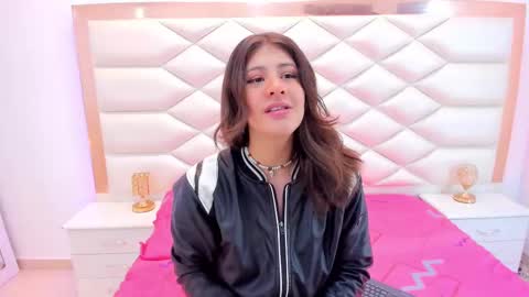 Snapshot of miaqueen021 chatting on February 25, 12:16 pm Sweetie Mia online show from February 25, 12:16 pm
