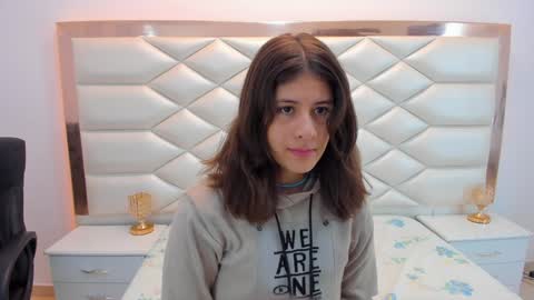 Snapshot of miaqueen021 chatting on January 29, 12:13 pm Sweetie Mia online show from January 29, 12:13 pm
