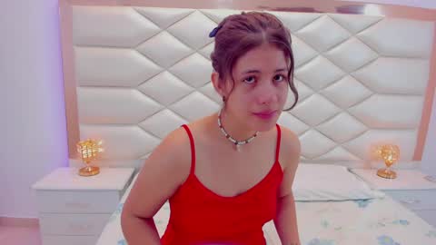 Snapshot of miaqueen021 chatting on January 18, 12:15 pm Sweetie Mia online show from January 18, 12:15 pm