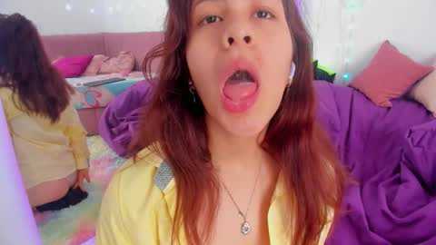 Snapshot of miaqueen021 chatting on September 25, 4:06 pm Sweetie Mia online show from September 25, 4:06 pm