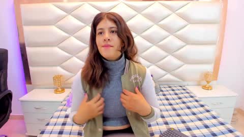 Snapshot of miaqueen021 chatting on February 7, 12:17 pm Sweetie Mia online show from February 7, 12:17 pm