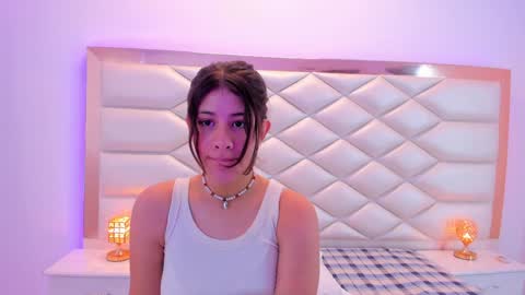 Snapshot of miaqueen021 chatting on January 15, 12:15 pm Sweetie Mia online show from January 15, 12:15 pm