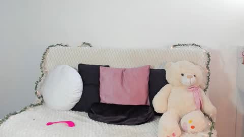 Mia Ravel online show from December 20, 6:45 pm