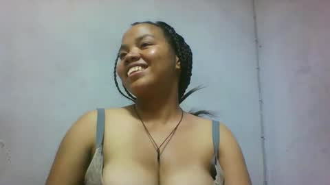 miarii online show from May 11, 4:26 pm