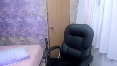 miarivers_1 online show from April 5, 1:43 pm