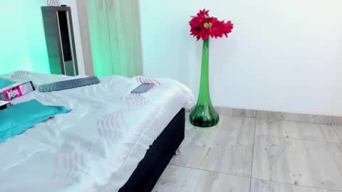 Mia Milf online show from November 20, 12:33 am