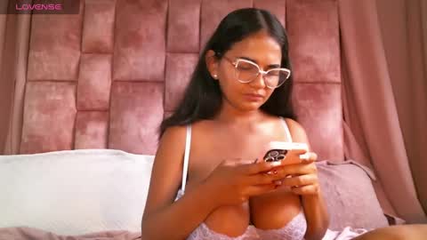 Snapshot of miasandoval_22 chatting on February 4, 8:28 pm miasaandovaal 22 online show from February 4, 8:28 pm