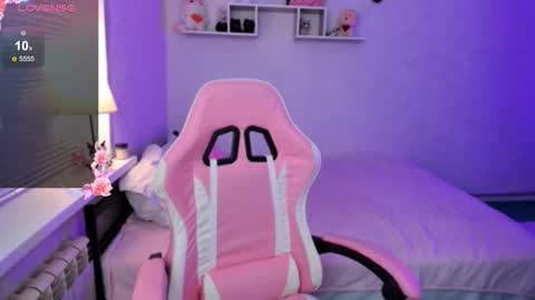 Mia  online show from October 29, 7:05 pm