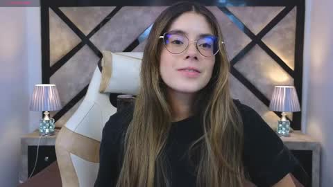 Mia online show from May 8, 7:27 pm