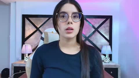 Mia online show from October 6, 7:07 pm