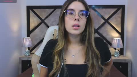 Mia online show from May 11, 7:11 pm